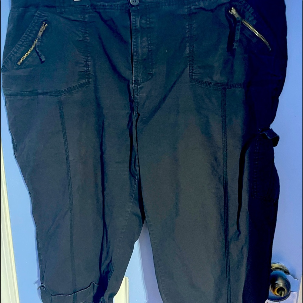 Avenue black capris